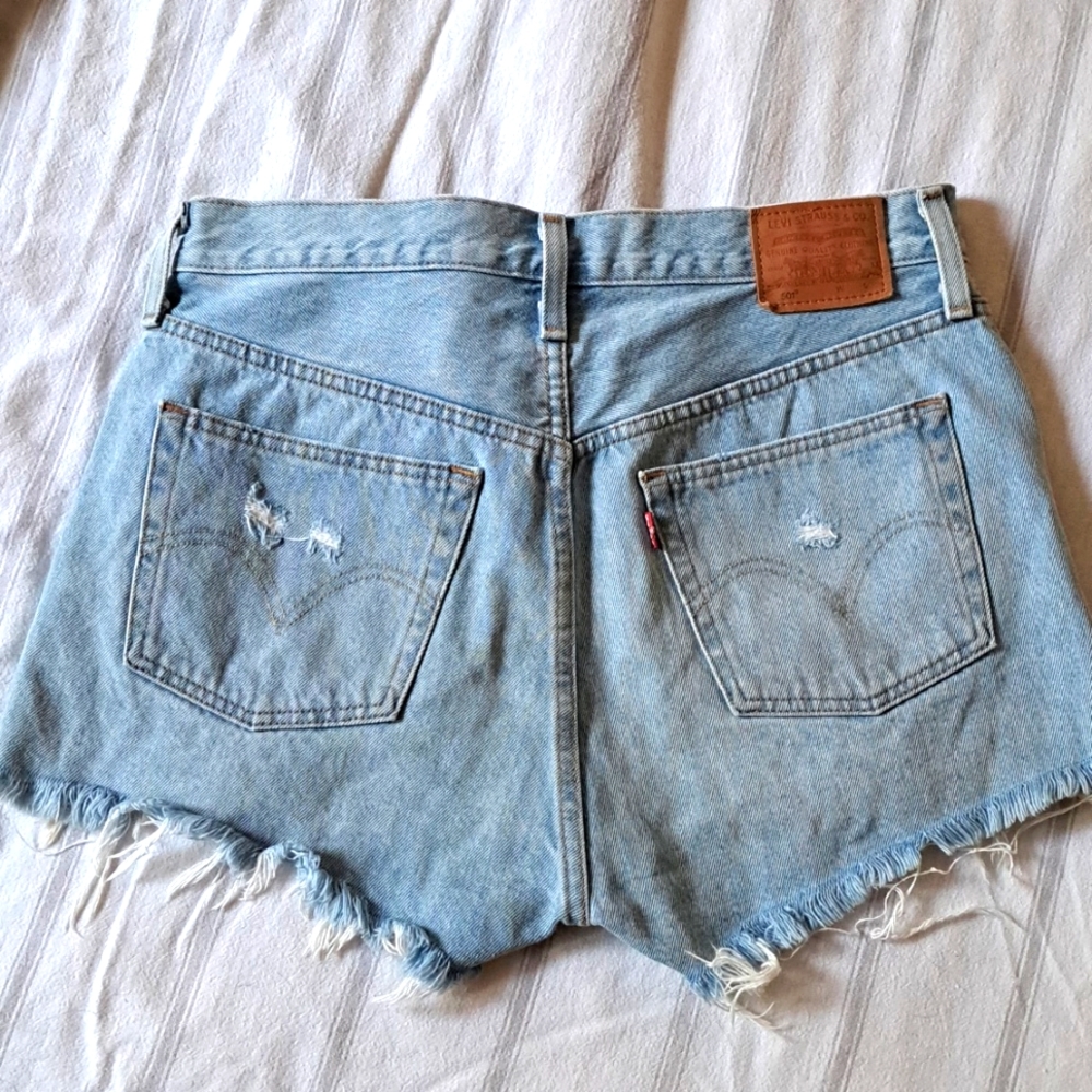 Distressed cut offs levis 501